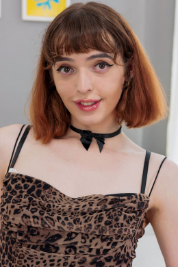 Bella Bates Big Dildo Session